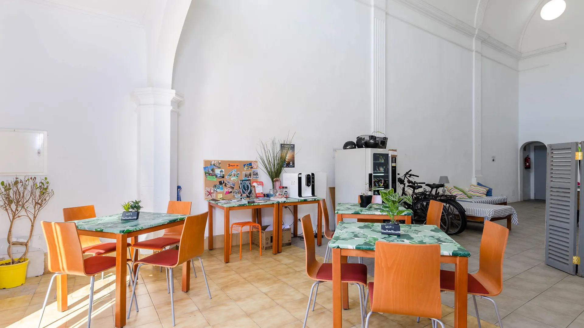 Urban Hostel Palma - Albergue Juvenil - Youth Hostel Espanha