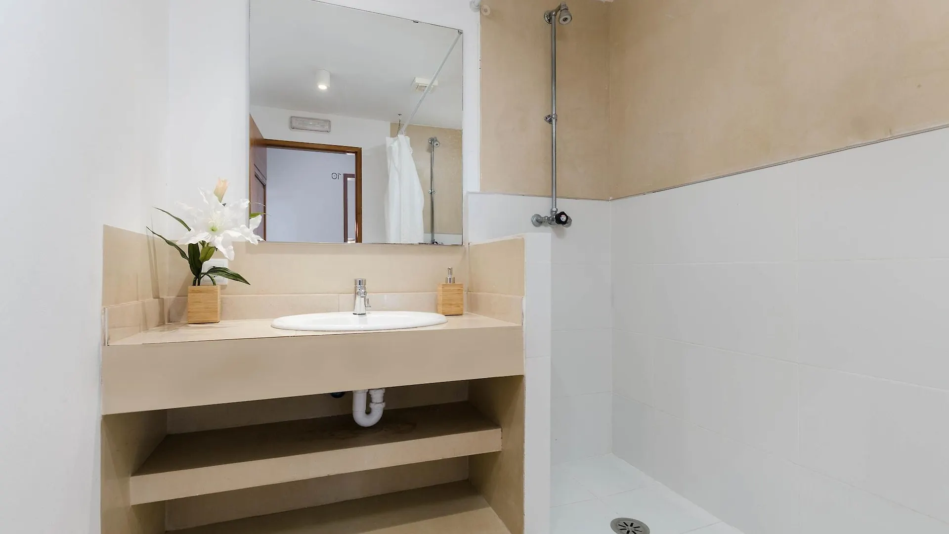 Urban Hostel Palma - Albergue Juvenil - Youth Hostel