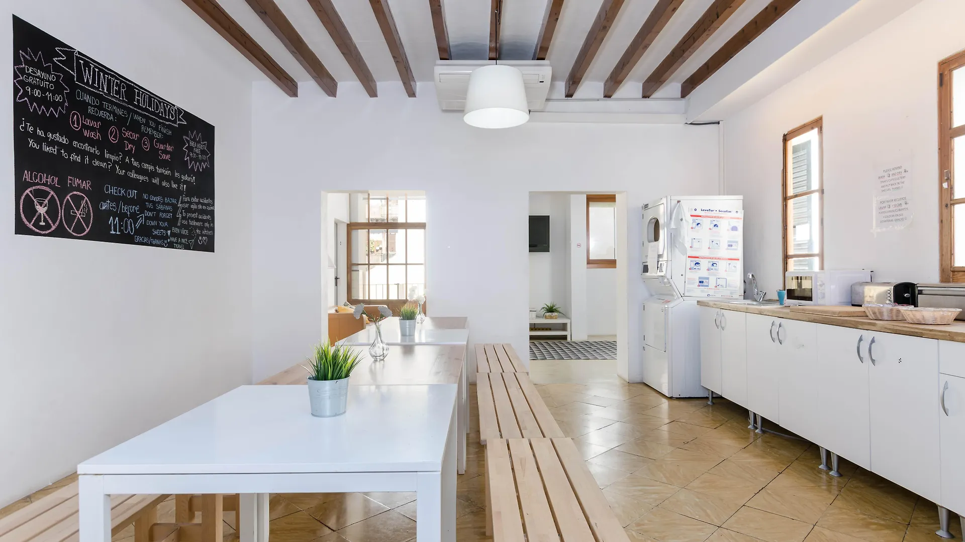 Urban Hostel Palma - Albergue Juvenil - Youth Hostel 0*, Palma de Mallorca
