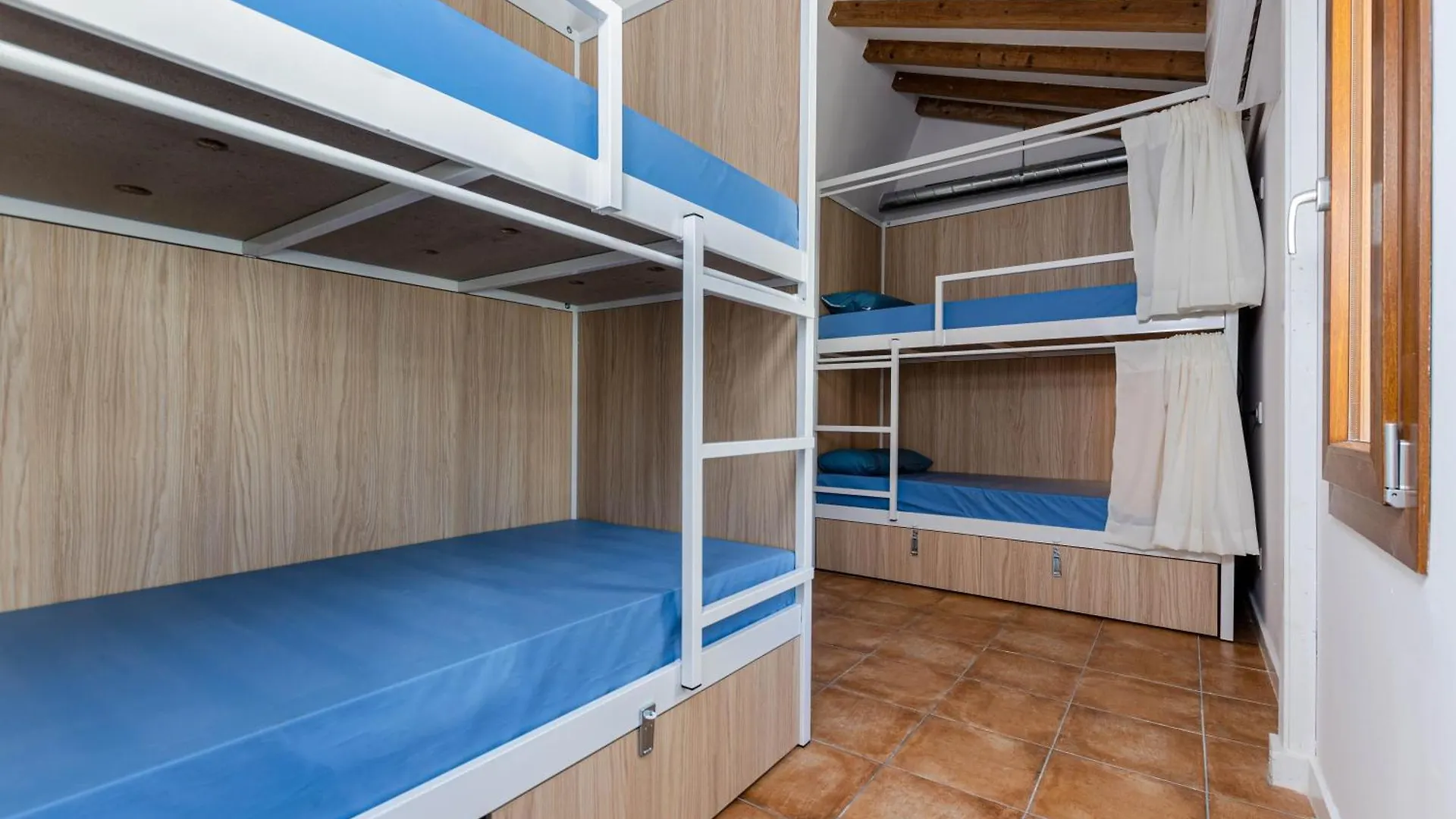 Urban Hostel Palma - Albergue Juvenil - Youth Hostel Palma de Mallorca